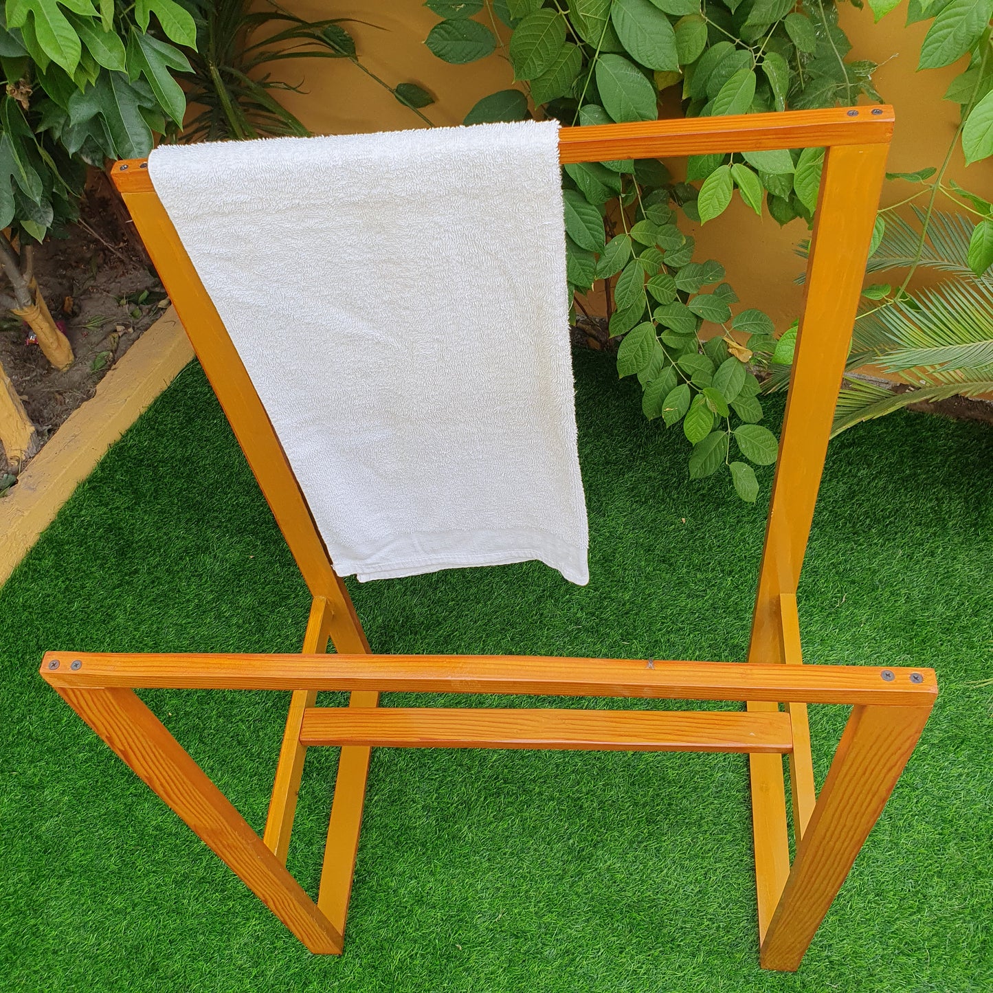 Wooden Towel Stand (D-1)