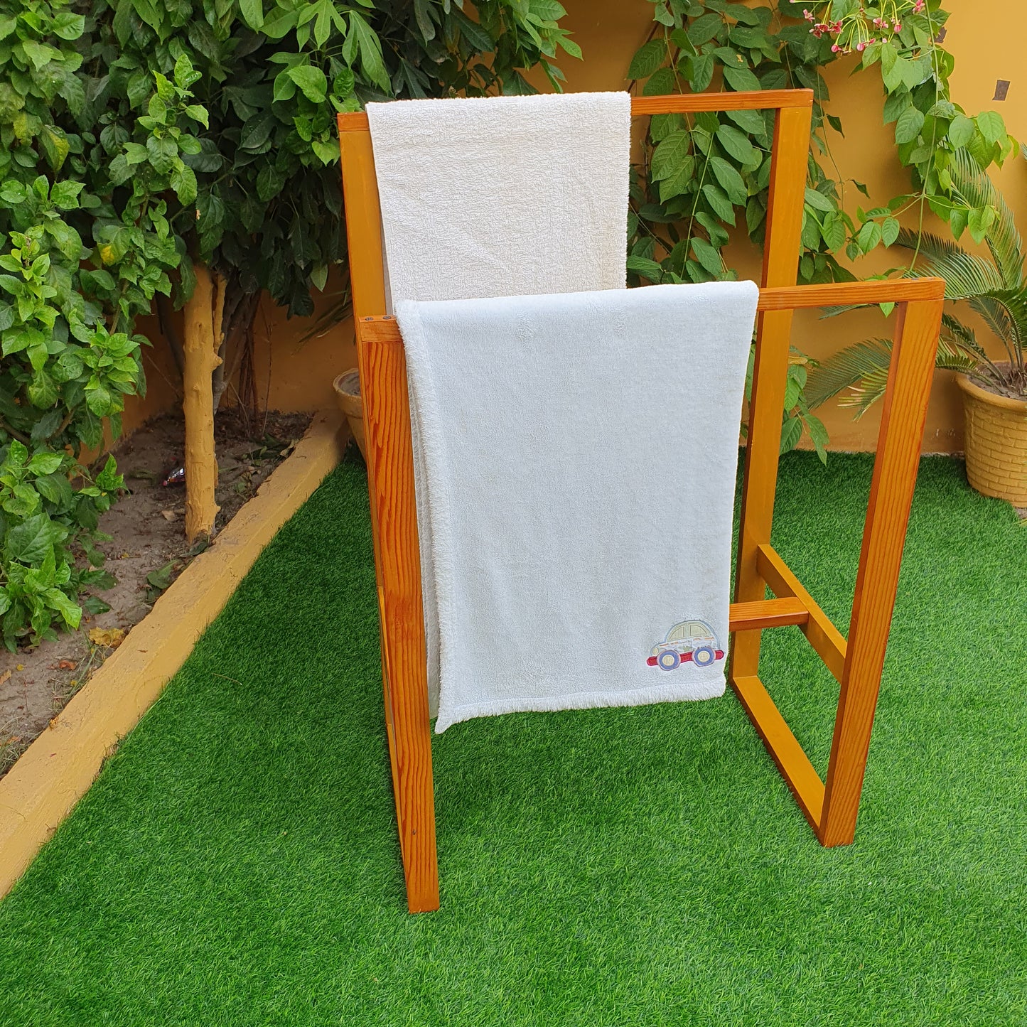 Wooden Towel Stand (D-1)