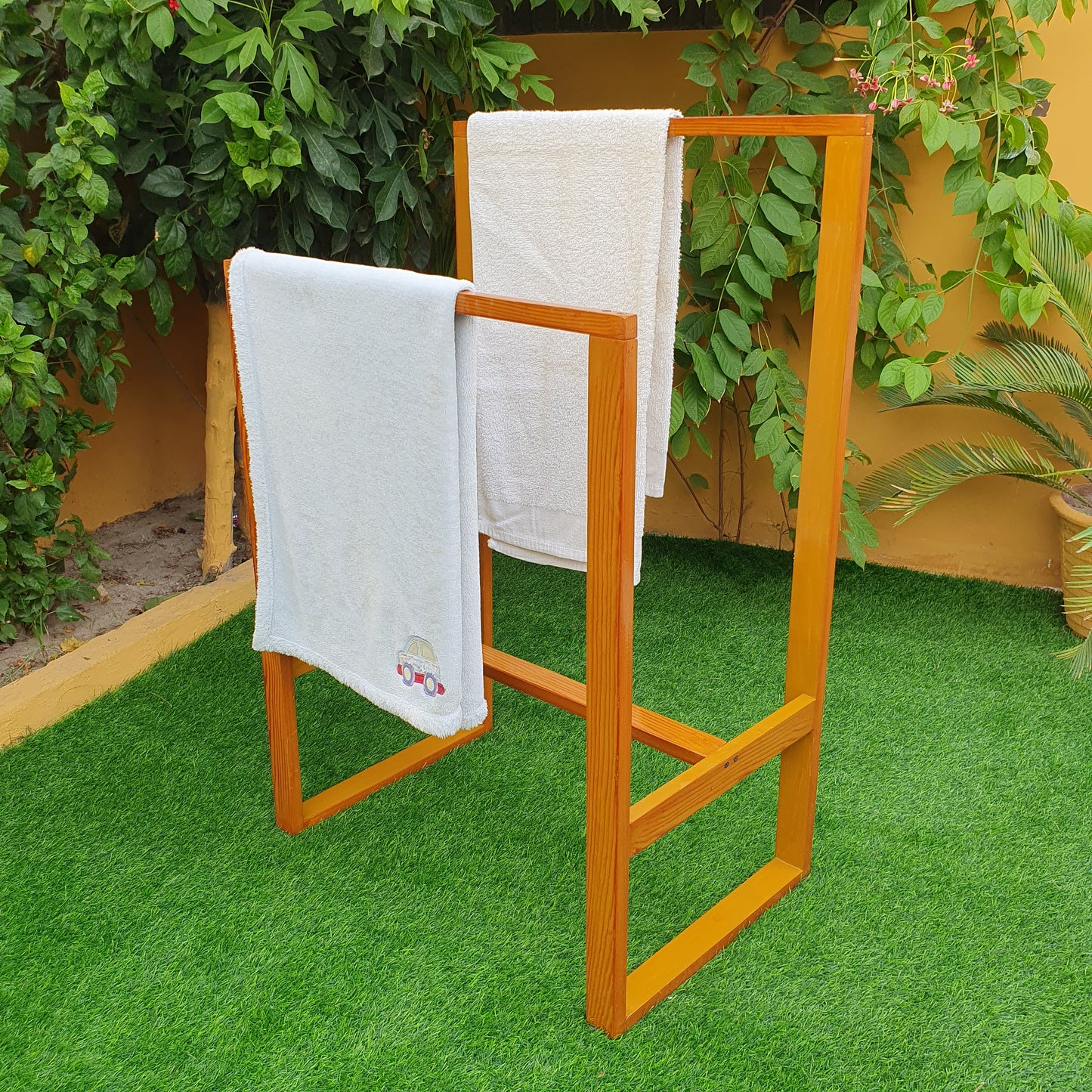 Wooden Towel Stand (D-1)