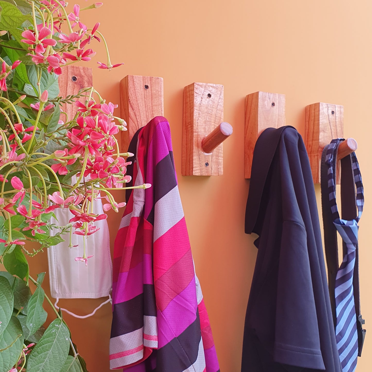 Wooden Hanging Hooks (4Pieces)
