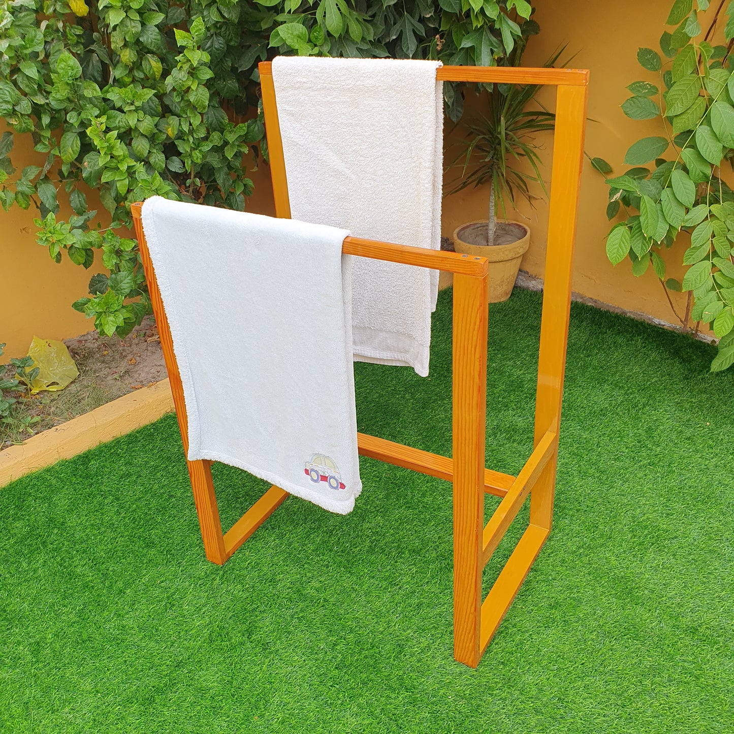 Wooden Towel Stand (D-1)